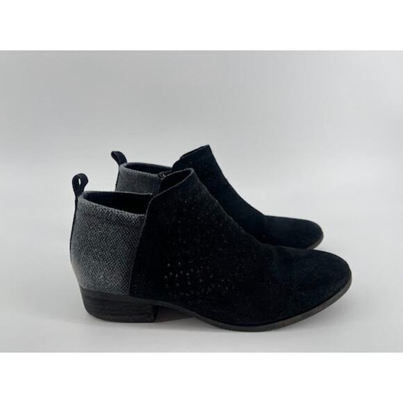 Women's Size 10 Tom Black Suede Ankle Booties Side Zip Herringbone Design - Picture 1 of 7